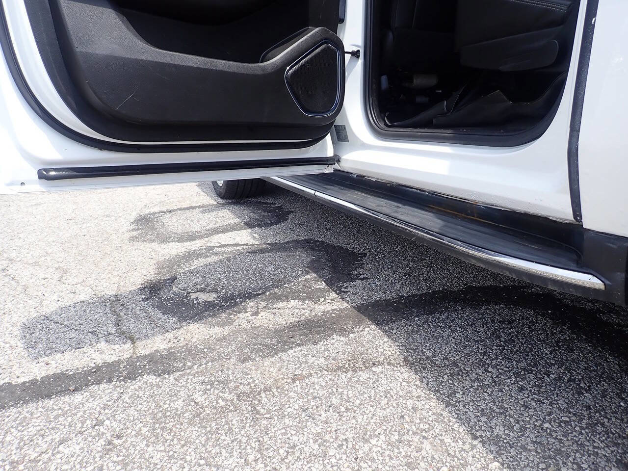 Used 2017 GMC Yukon XL Denali w/ Open Road Package image 25