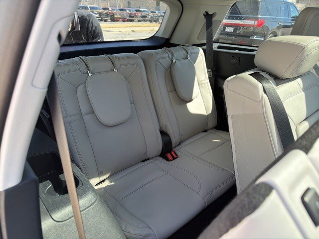 Certified 2025 Lincoln Aviator Reserve w/ Equipment Group 201A image 22