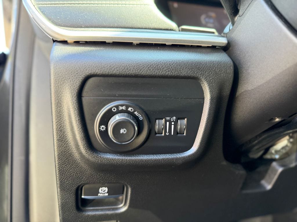 Used 2022 Jeep Grand Cherokee L Limited AWD/4WD image 23