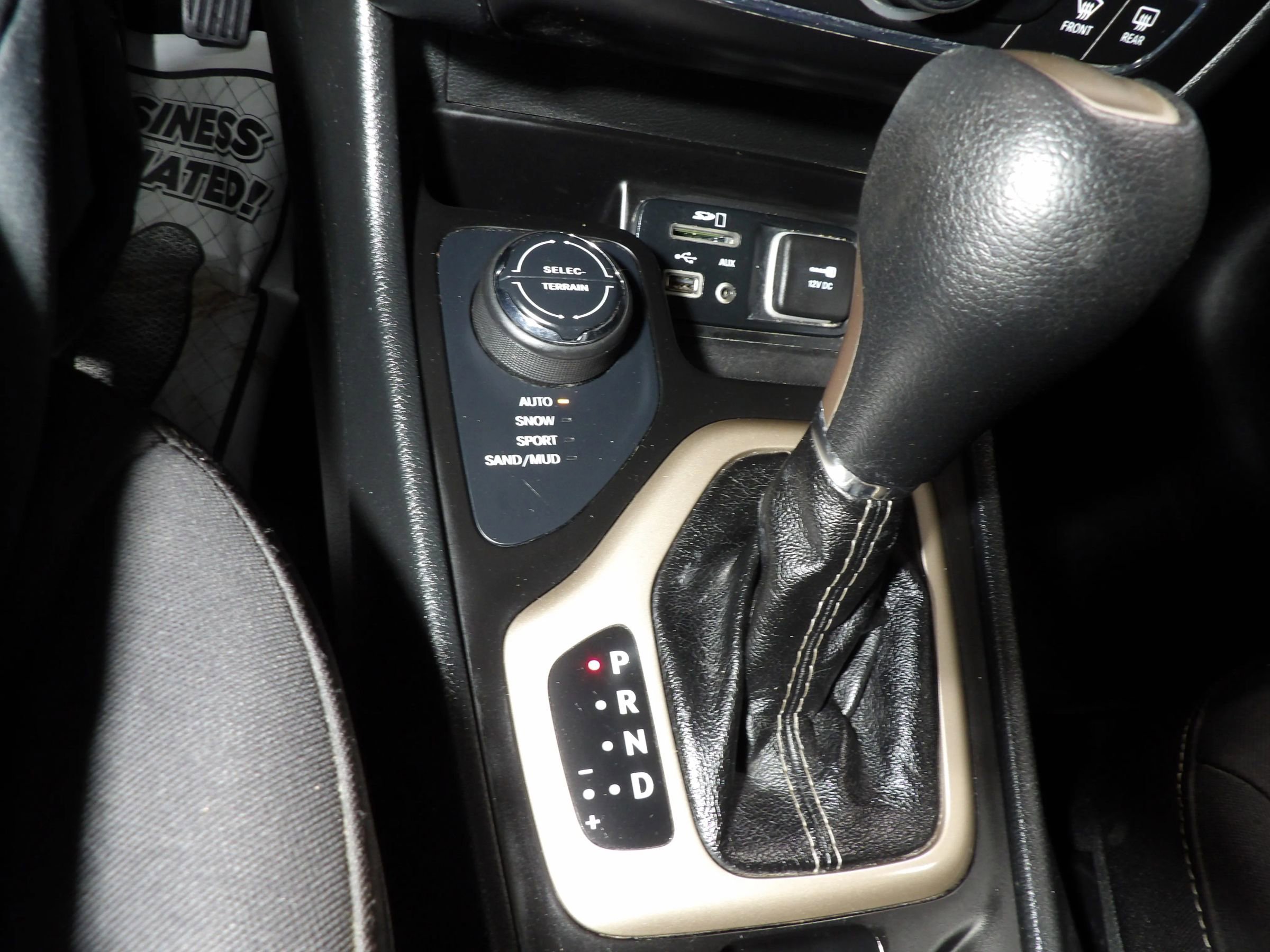 Used 2014 Jeep Cherokee Latitude w/ Comfort/Convenience Group AWD/4WD image 17