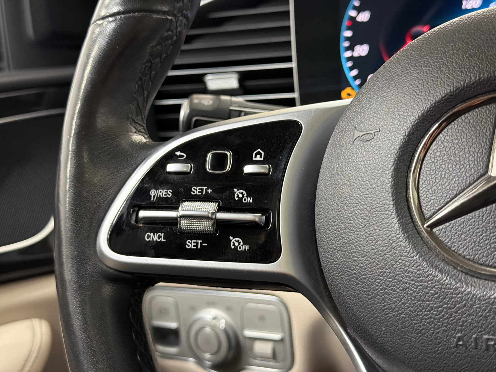 Used 2020 Mercedes-Benz GLE 350 4MATIC image 23