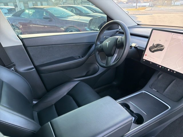 Used 2021 Tesla Model Y Long Range image 11