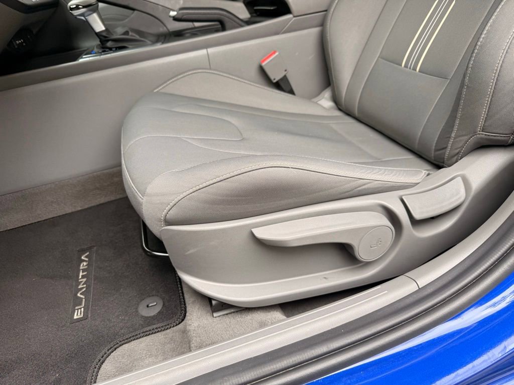 Used 2025 Hyundai Elantra Sport image 22