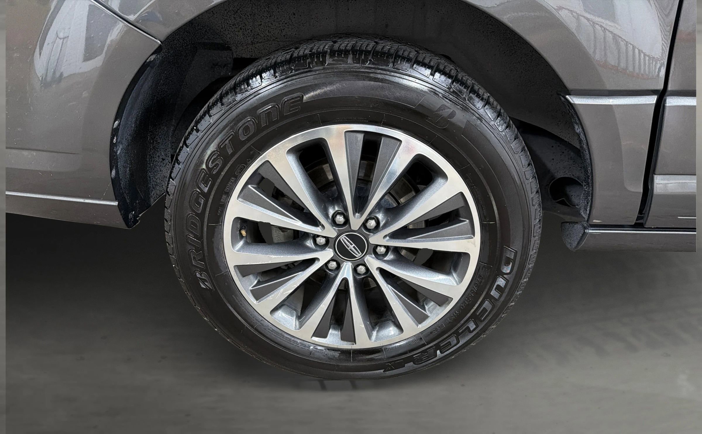 Used 2016 Lincoln Navigator L Select RWD image 17