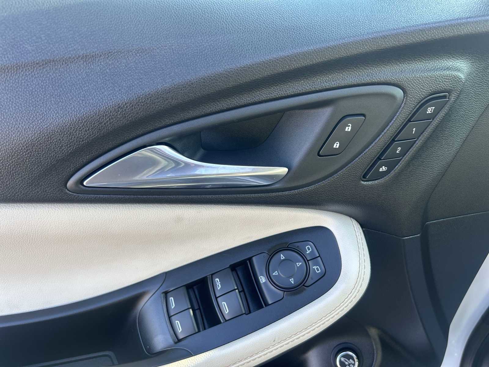 Used 2025 Buick Encore GX Avenir w/ Avenir Convenience Package image 21