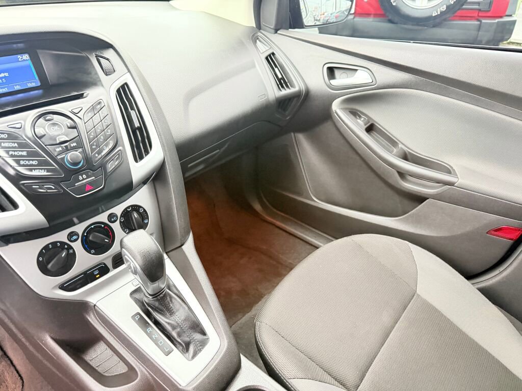 Used 2014 Ford Focus SE FWD image 18