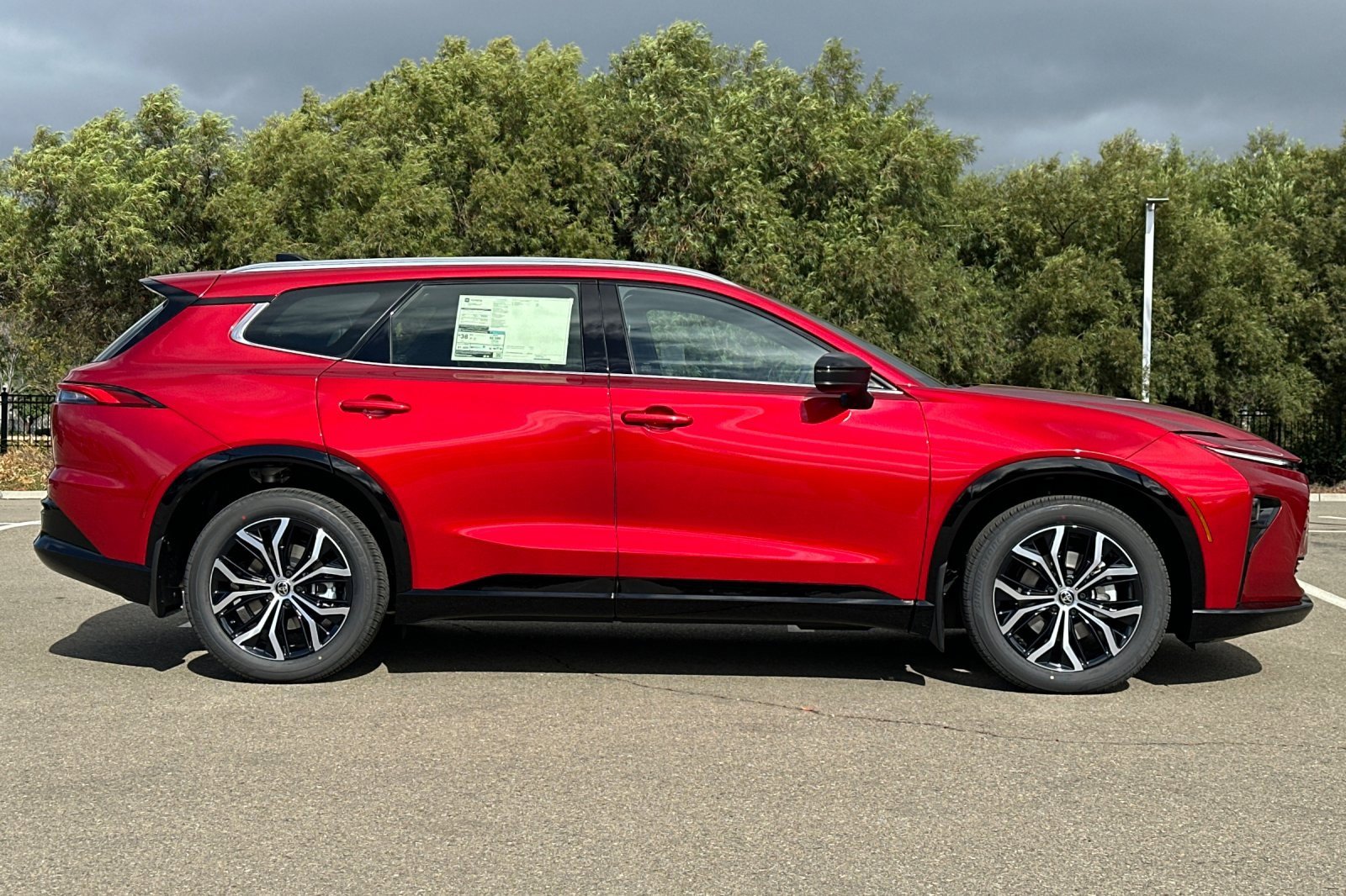 New 2025 Toyota Crown Signia image 3