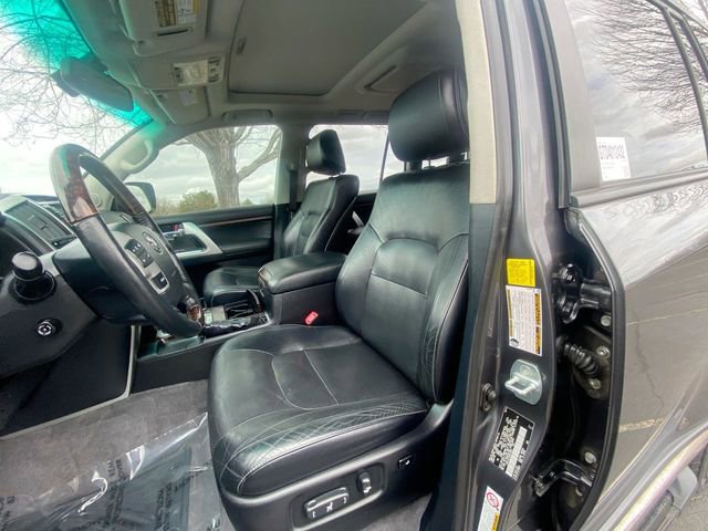 Used 2013 Toyota Land Cruiser image 11
