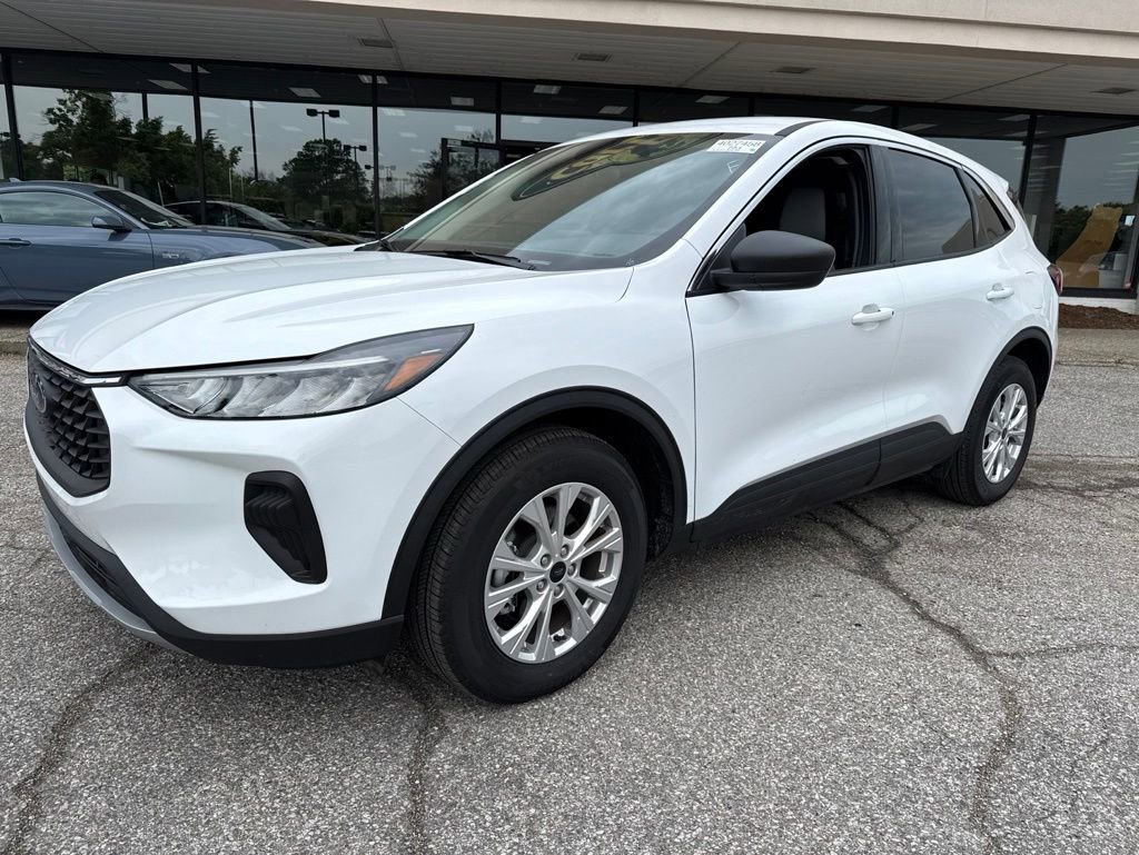 Used 2024 Ford Escape Active w/ Cold Weather Package FWD image 6
