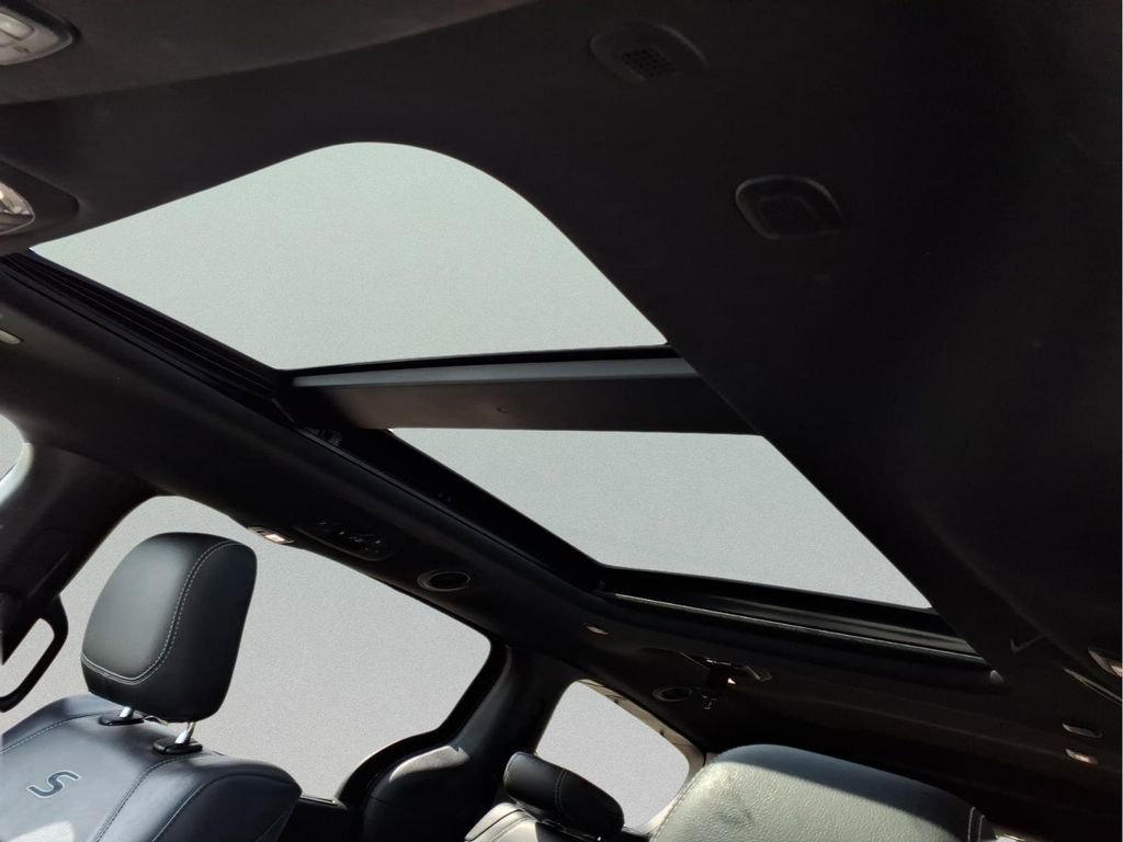 Used 2020 Chrysler Pacifica Touring-L Plus w/ Advanced Safetytec Group image 12