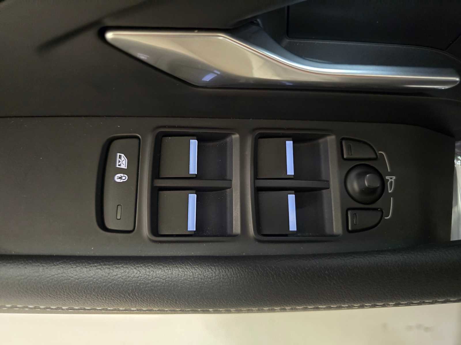 Used 2024 Jaguar E-PACE R-Dynamic SE image 24