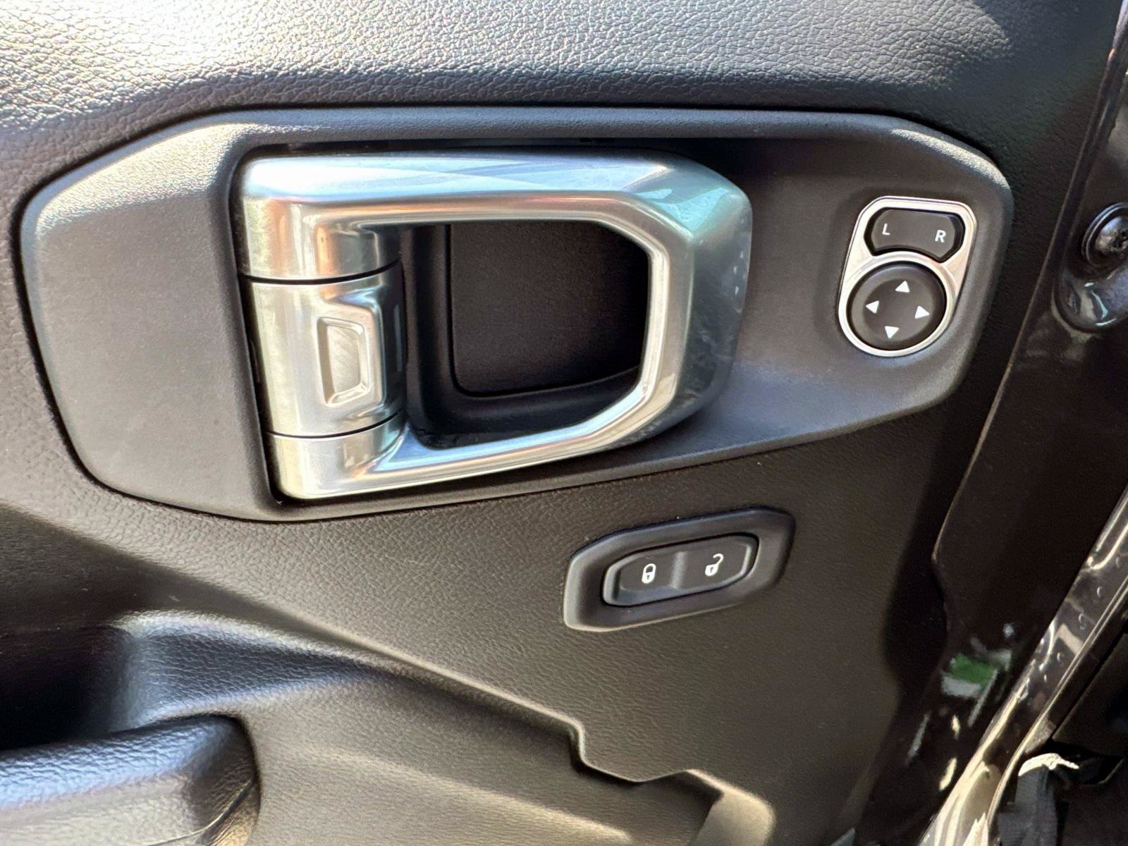 Used 2023 Jeep Wrangler Unlimited w/ Cold Weather Group AWD/4WD image 9