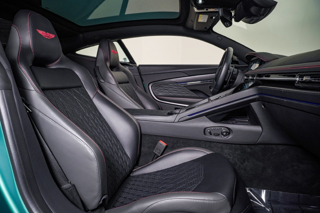 Used 2025 Aston Martin DB12 Coupe RWD image 18