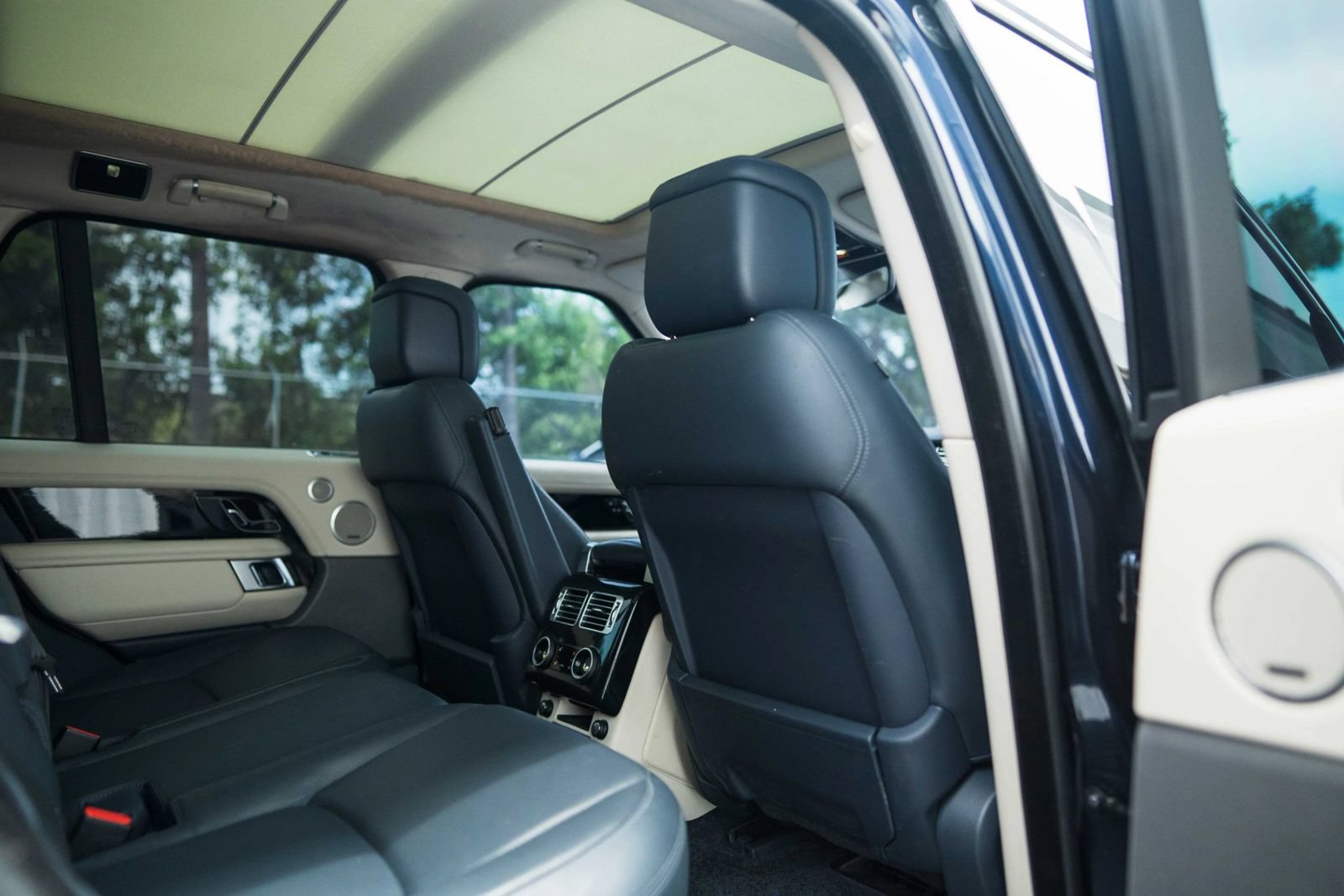 Used 2018 Land Rover Range Rover Supercharged AWD/4WD image 26