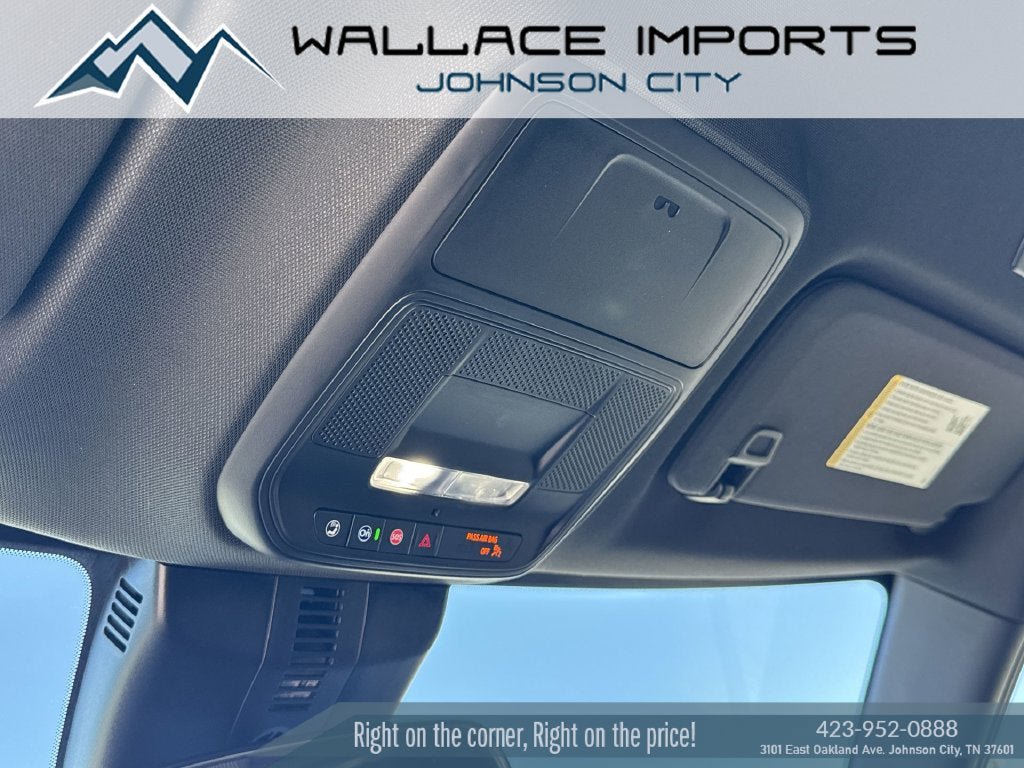 Used 2025 Chevrolet Traverse LT FWD image 14