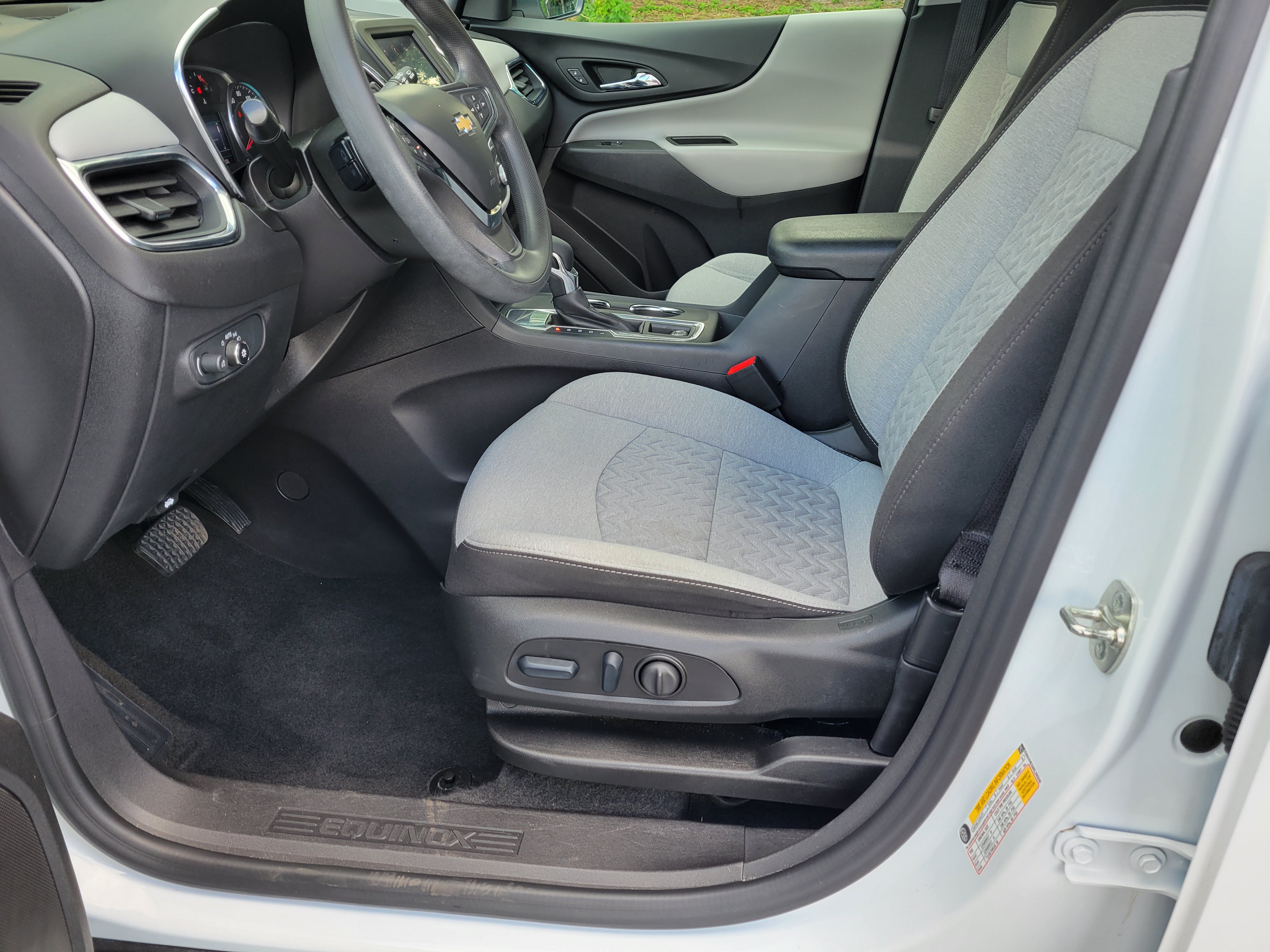 Certified 2024 Chevrolet Equinox LS w/ LS Convenience Package FWD image 28