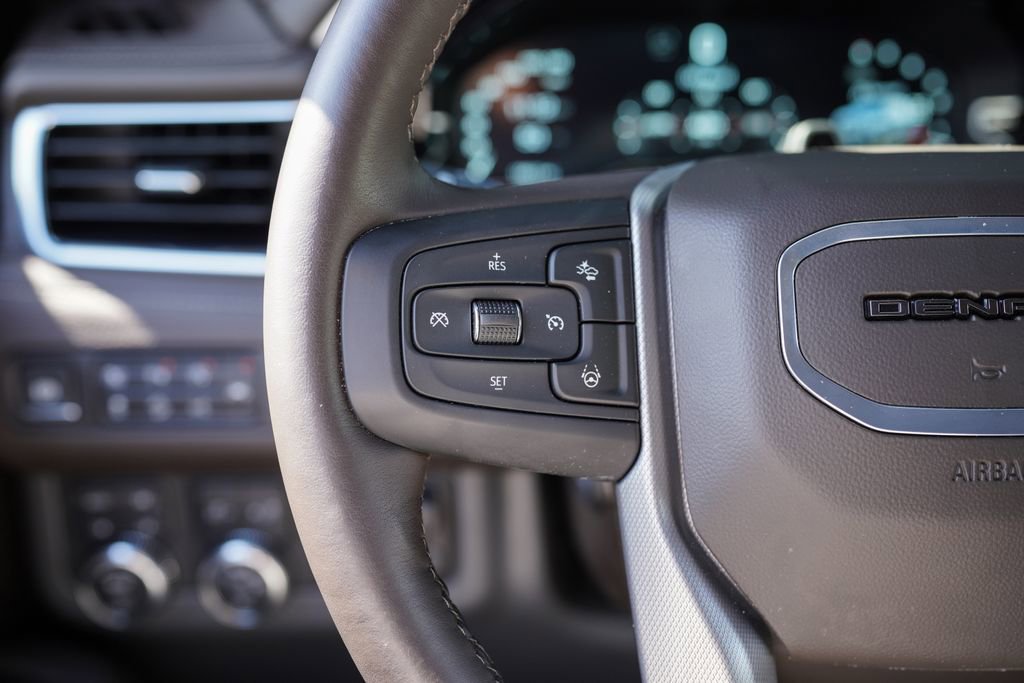 Used 2024 GMC Yukon Denali w/ Advanced Technology Package AWD/4WD image 29