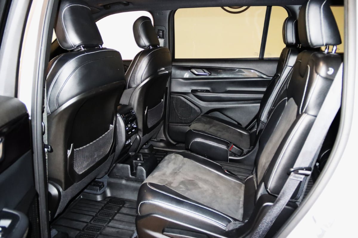 Used 2023 Jeep Grand Cherokee L Laredo AWD/4WD image 51