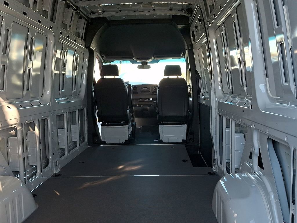 Used 2025 Mercedes-Benz Sprinter 2500 image 27
