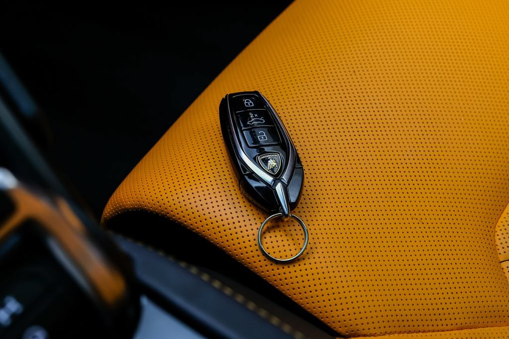 Used 2022 Lamborghini Urus AWD/4WD image 74