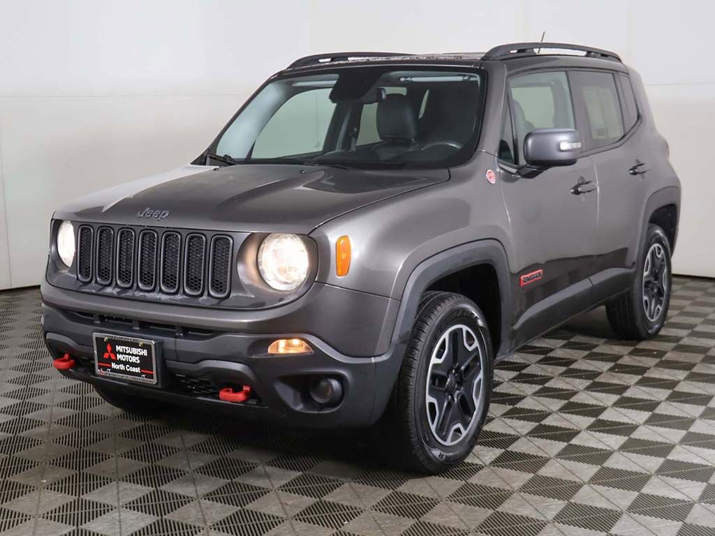 Used 2017 Jeep Renegade Trailhawk w/ Premium Trailhawk Package AWD/4WD image 6