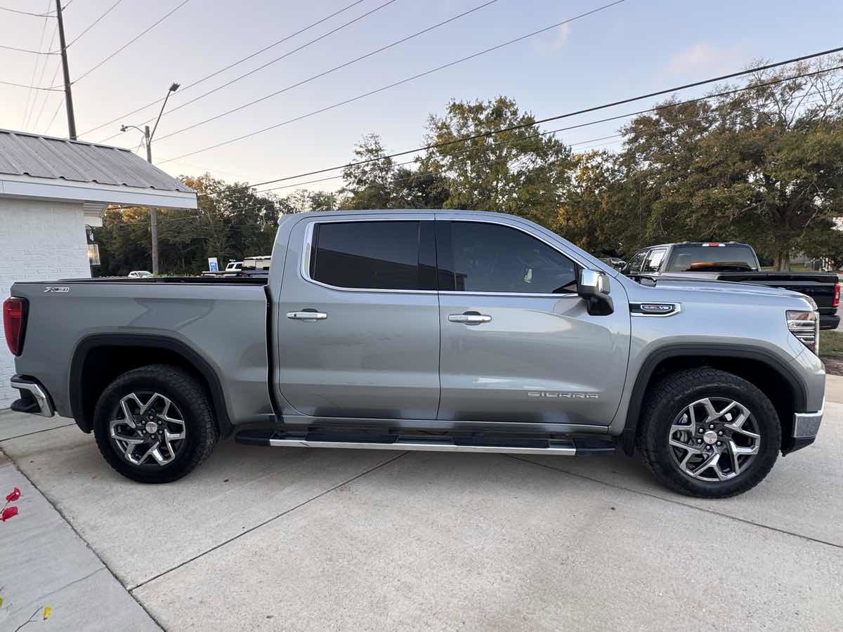 Used 2023 GMC Sierra 1500 SLT w/ SLT Premium Package image 5