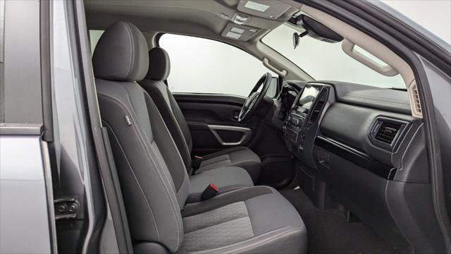 Used 2023 Nissan Titan SV image 18