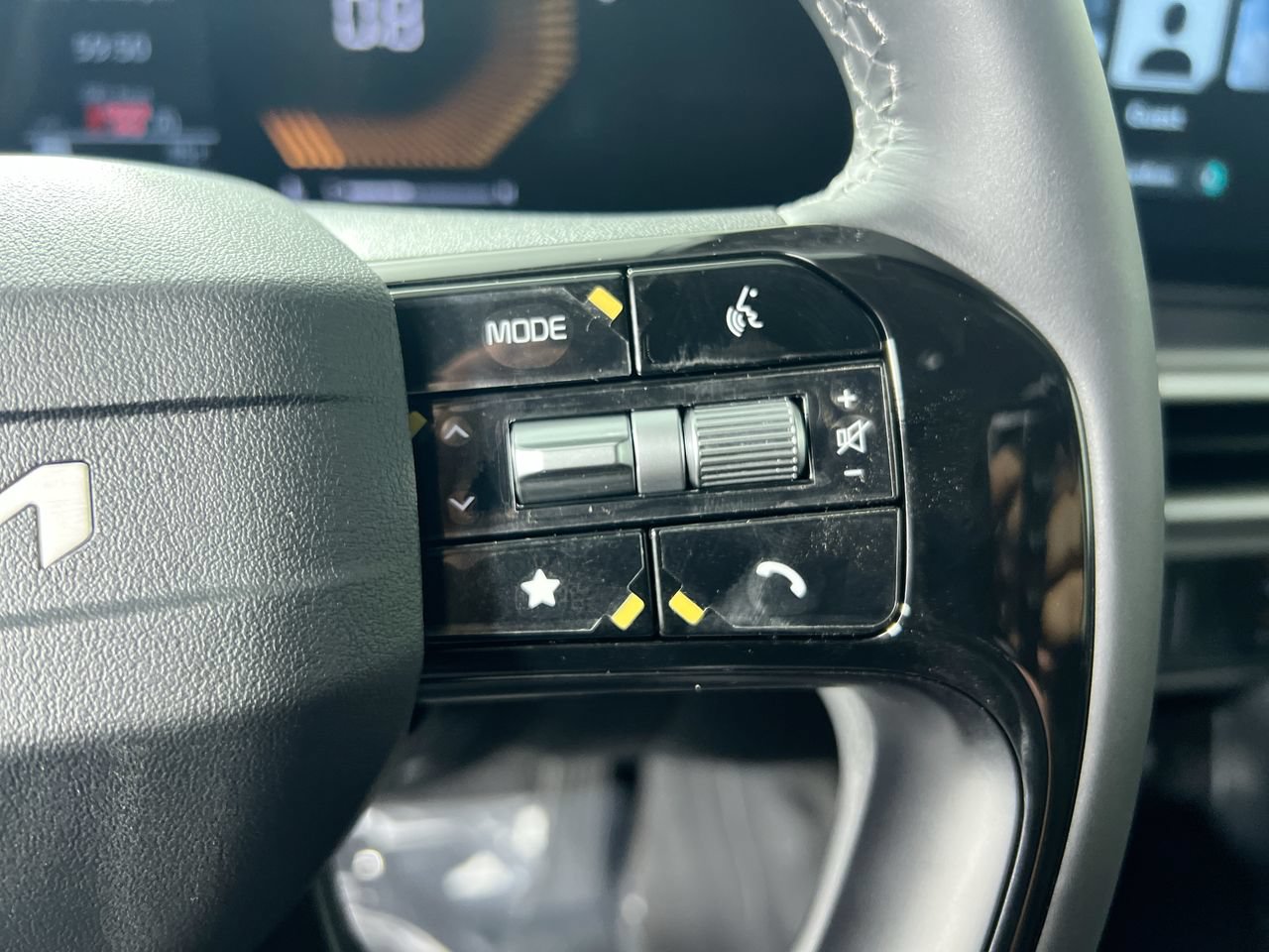 New 2026 Kia Sorento LX FWD image 17