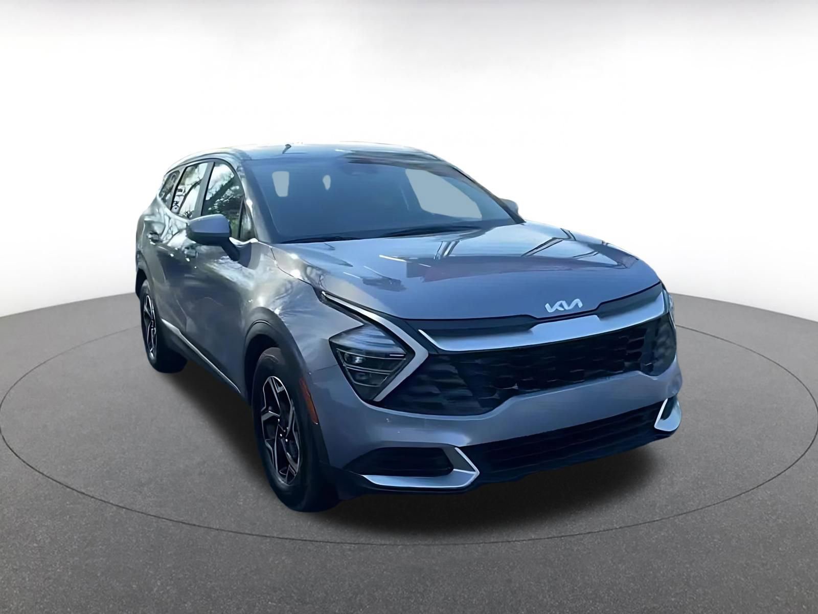 Used 2025 Kia Sportage LX image 3