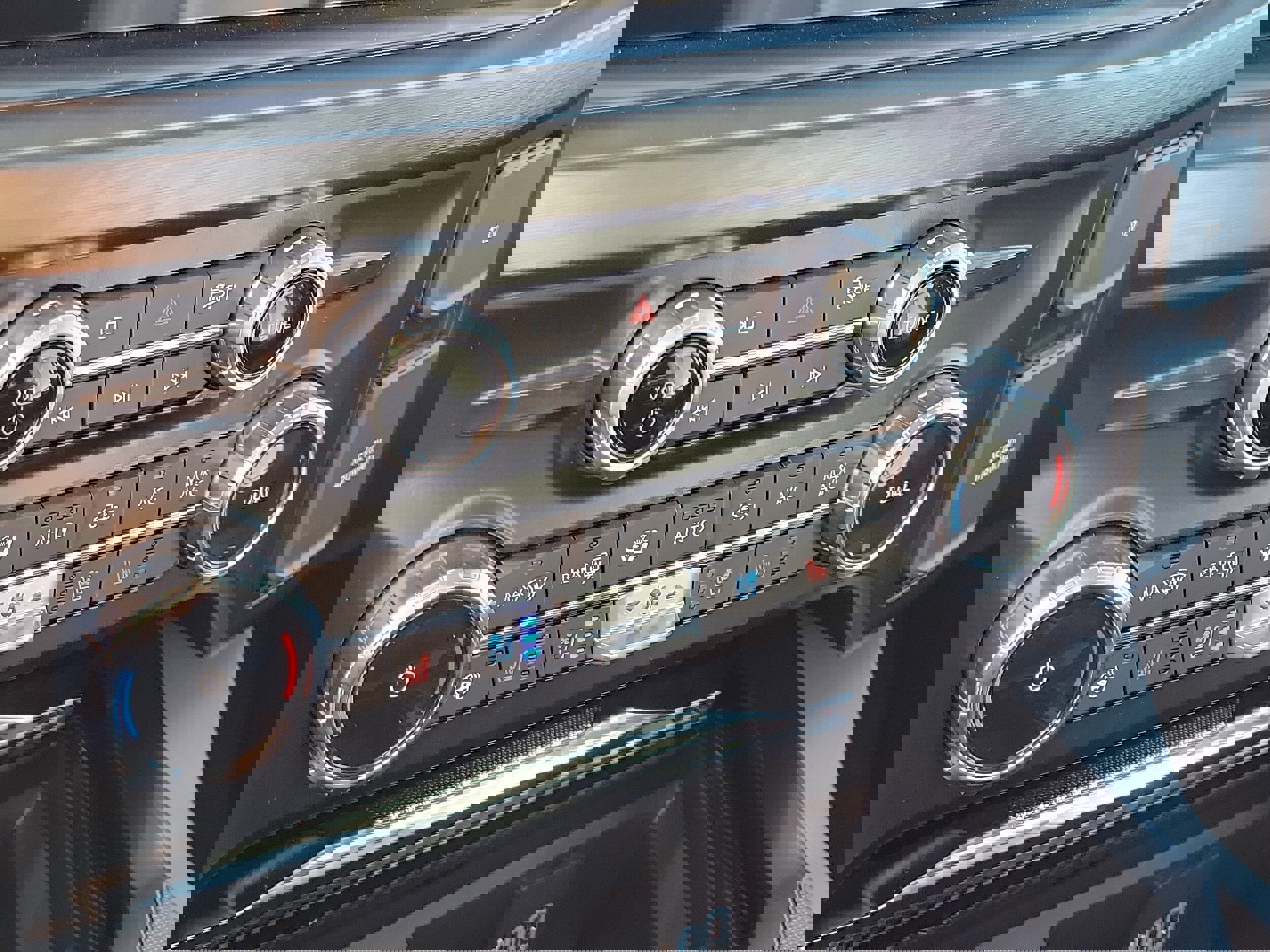 New 2026 Ford F250 Lariat w/ Black Appearance Package image 31