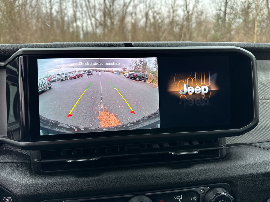 Used 2024 Jeep Wrangler Unlimited AWD/4WD image 17