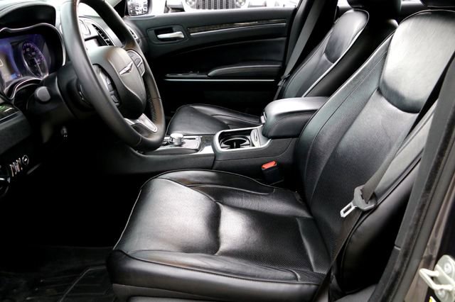 Used 2023 Chrysler 300 Touring L w/ Comfort Group RWD image 10