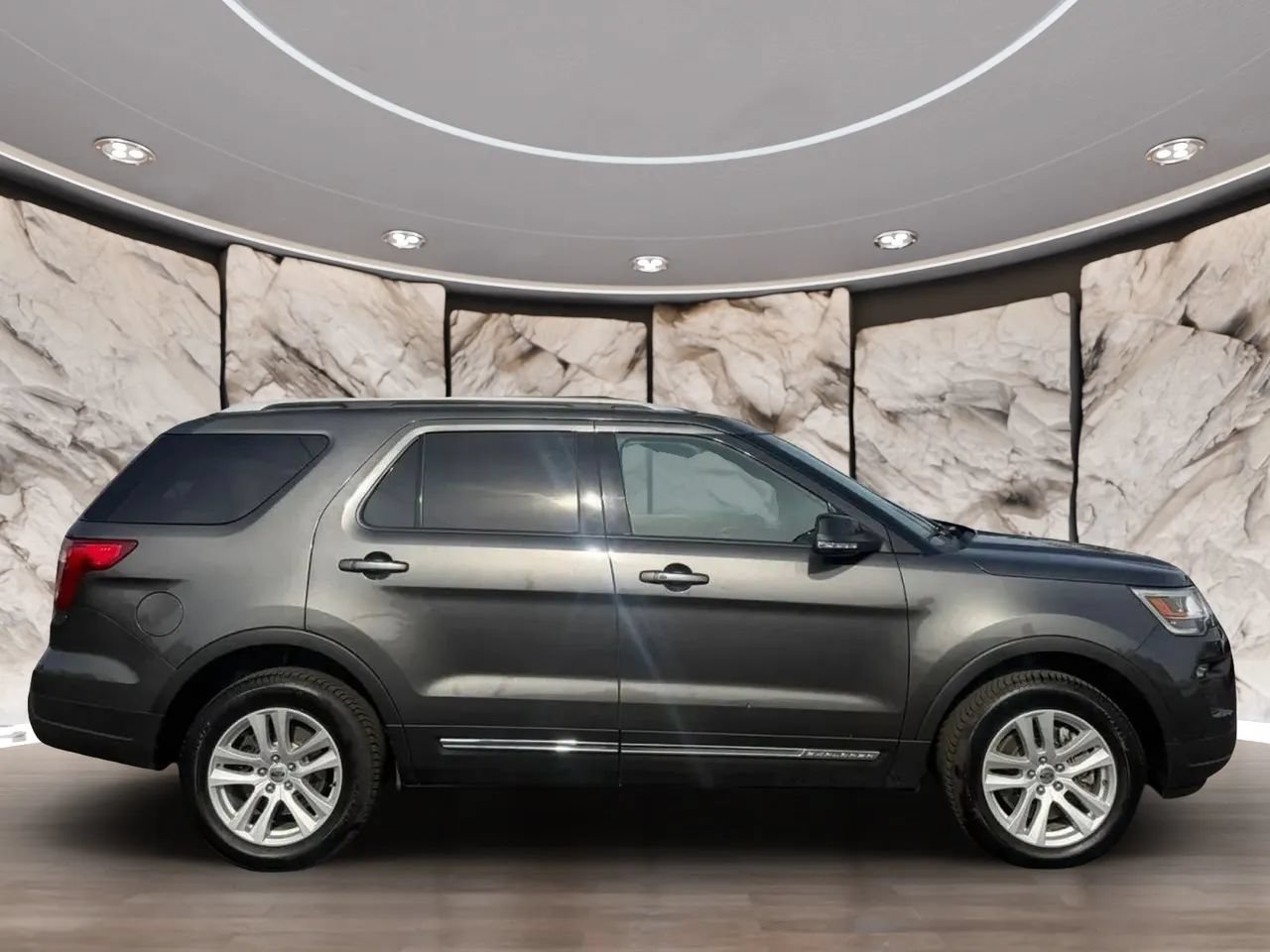 Used 2018 Ford Explorer XLT w/ Equipment Group 202A AWD/4WD image 7