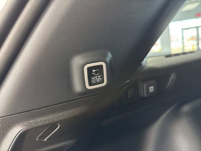 Used 2023 Jeep Grand Cherokee Altitude image 12