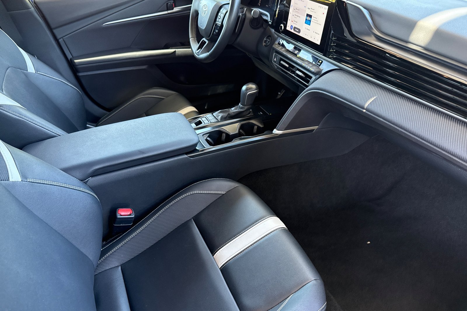 Used 2025 Toyota Camry SE FWD image 24