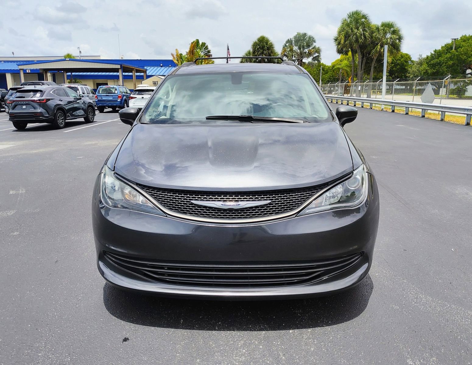 Used 2020 Chrysler Voyager Lxi FWD image 6