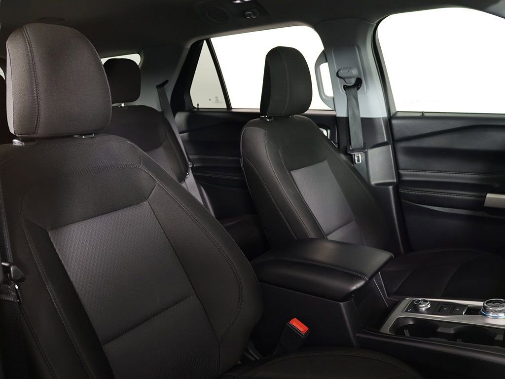 Used 2022 Ford Explorer XLT image 25
