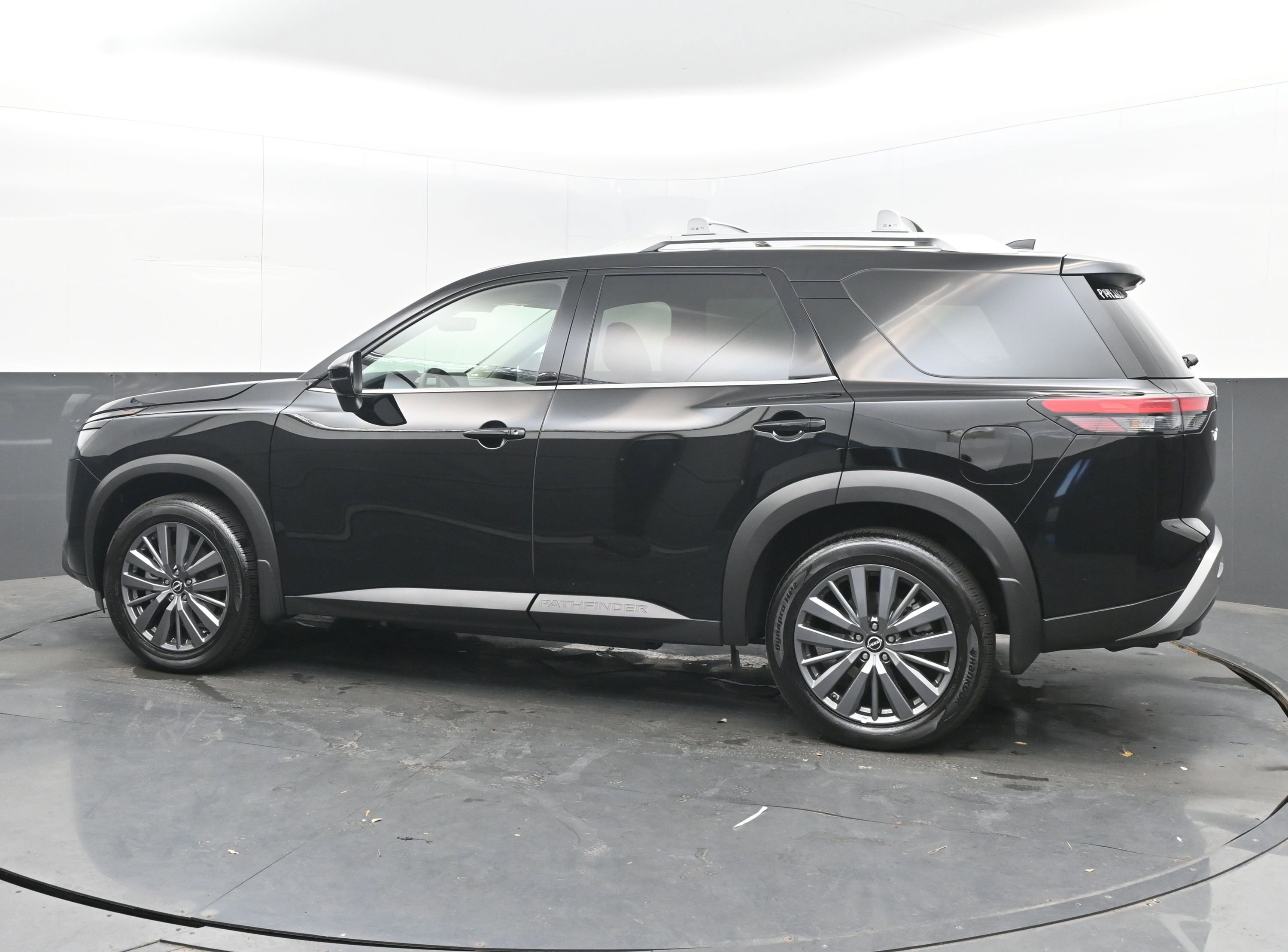 Used 2025 Nissan Pathfinder SL w/ SL Premium Package image 7