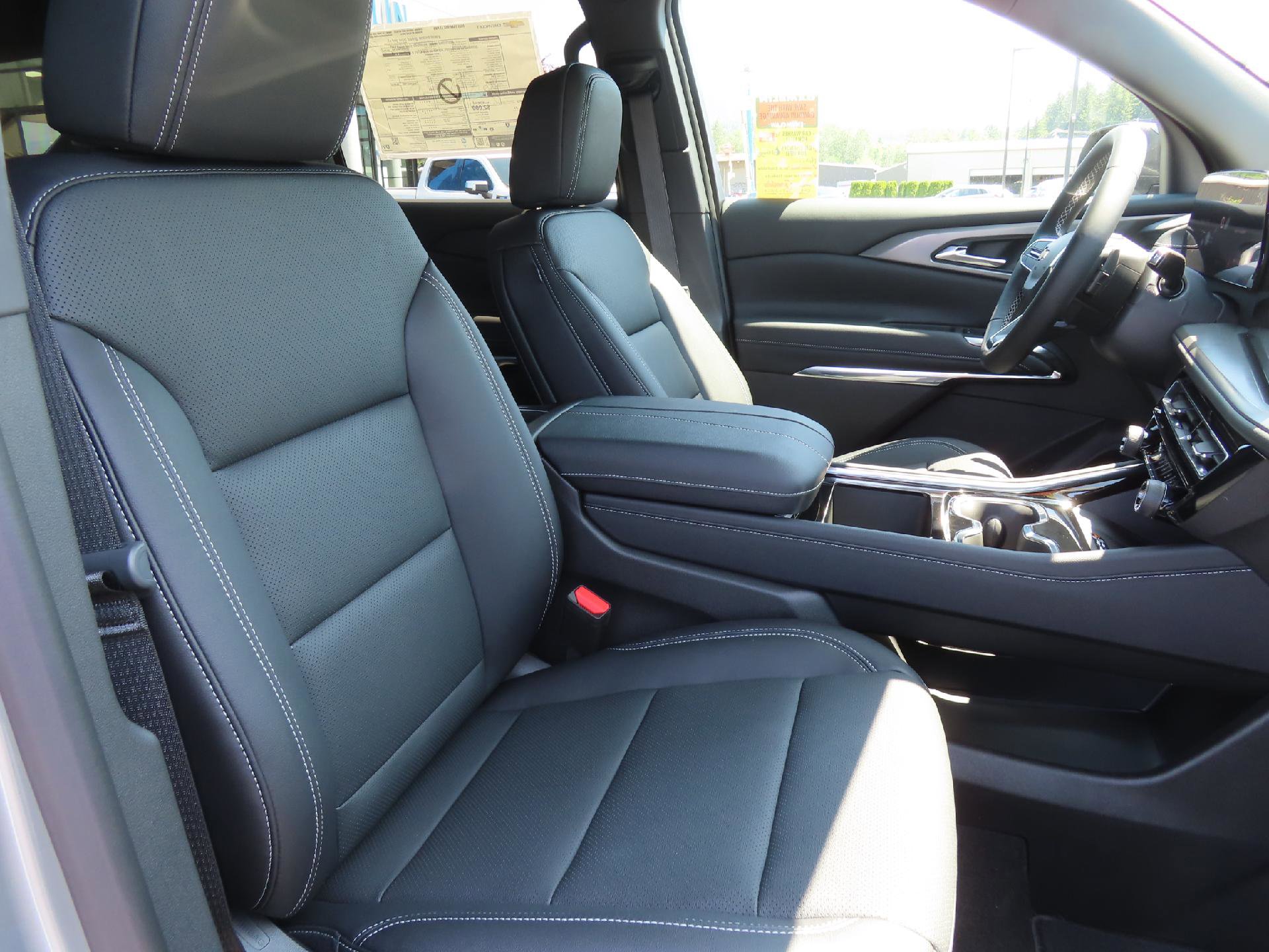 New 2025 Chevrolet Traverse LT w/ LPO, Illumination Package image 43