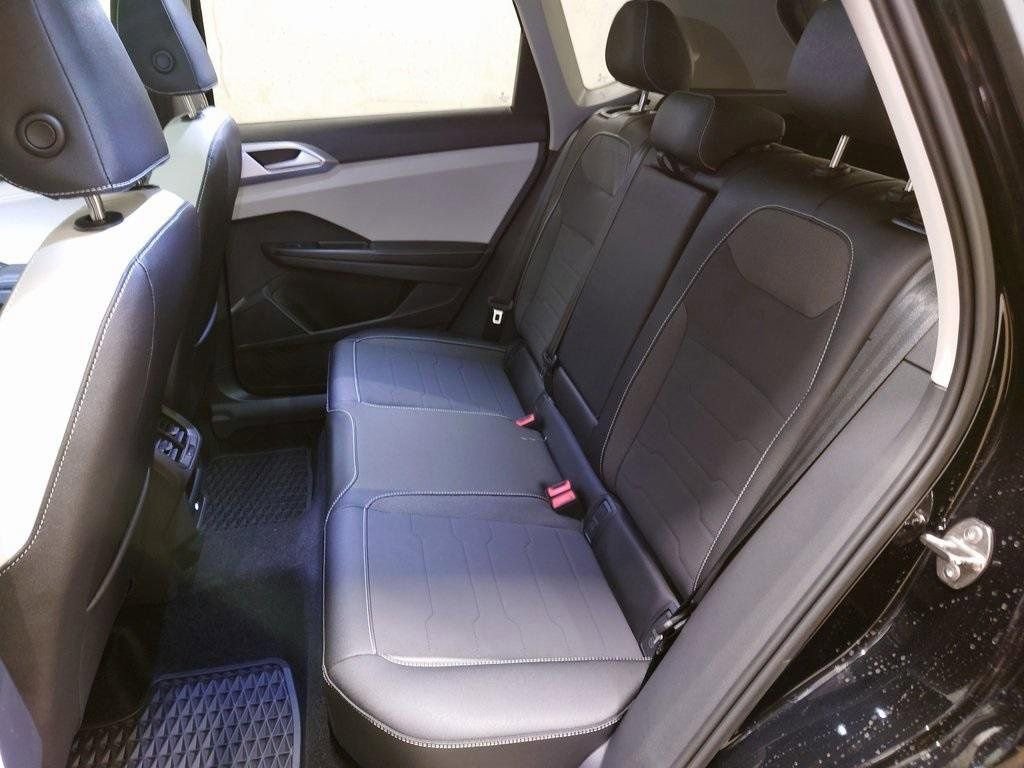 New 2025 Volkswagen Taos SE image 24