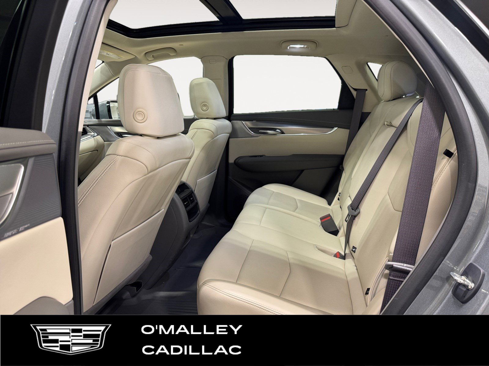 Certified 2023 Cadillac XT5 Premium Luxury w/ LPO, Floor Liner Package image 11