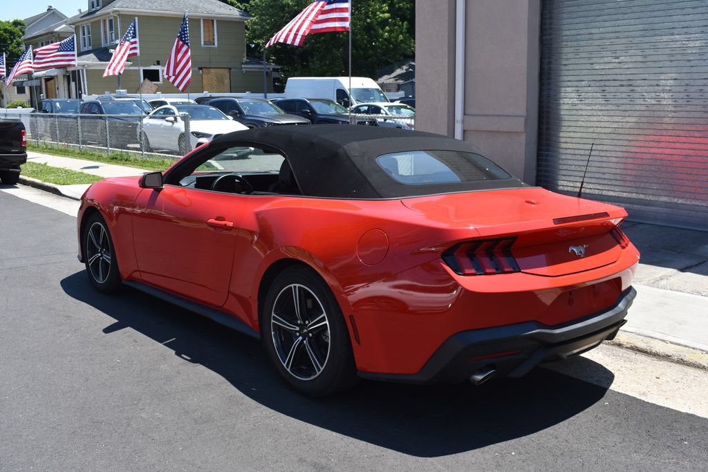 Used 2024 Ford Mustang Convertible RWD image 14