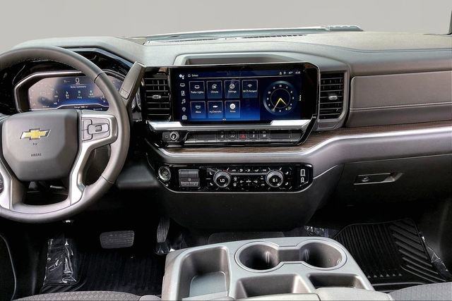 Used 2025 Chevrolet Silverado 2500 LT w/ Convenience Package image 9