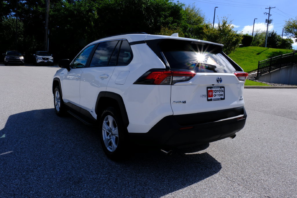 Used 2021 Toyota RAV4 LE AWD/4WD image 5