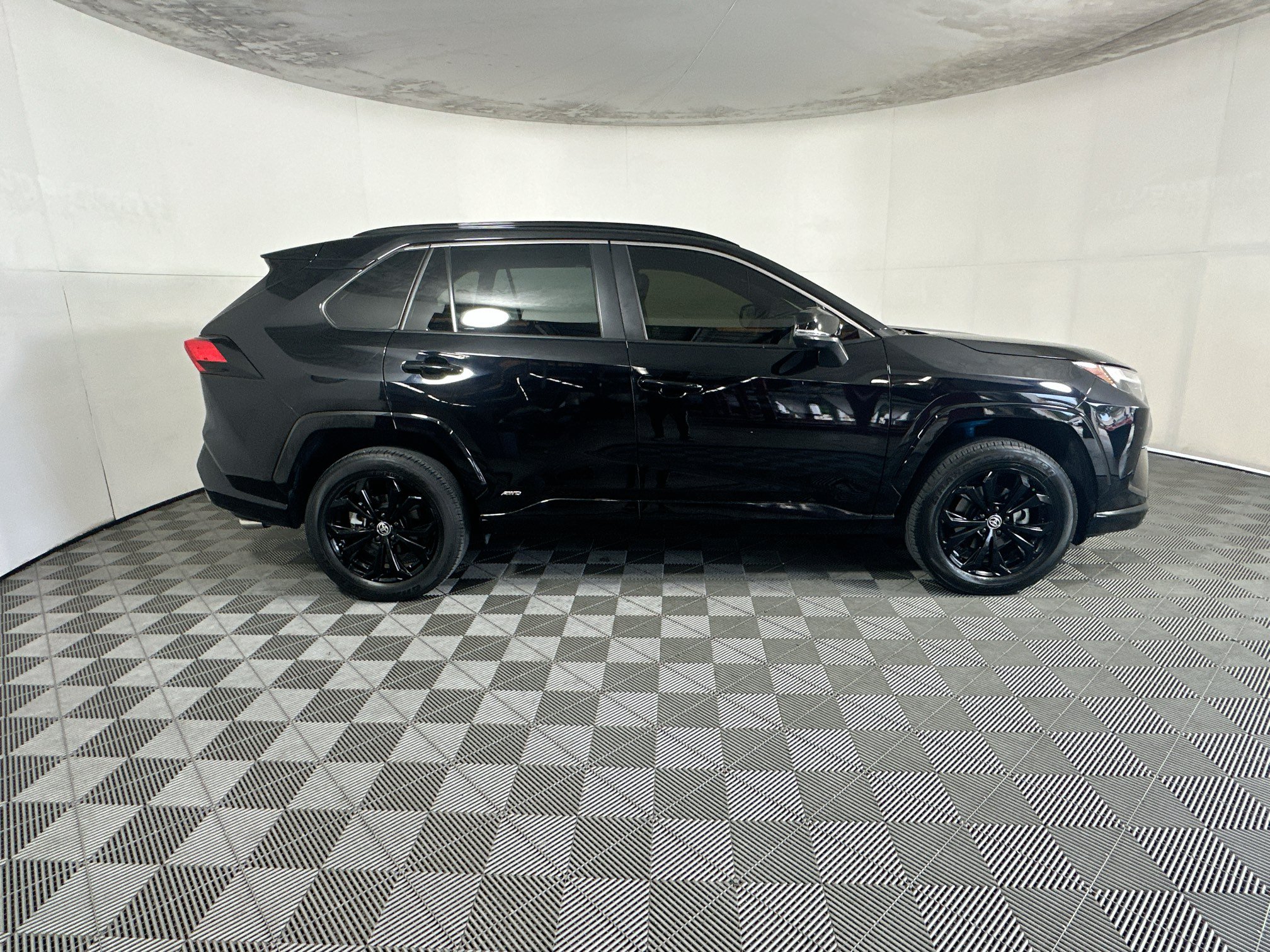 Used 2024 Toyota RAV4 SE AWD/4WD image 2