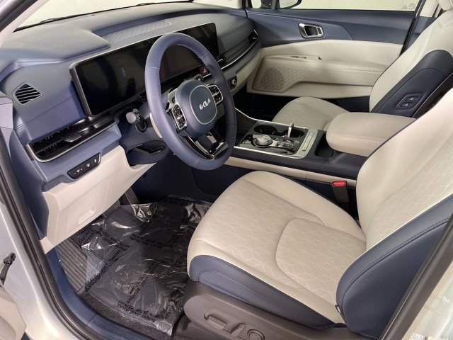 New 2026 Kia Carnival EX image 17