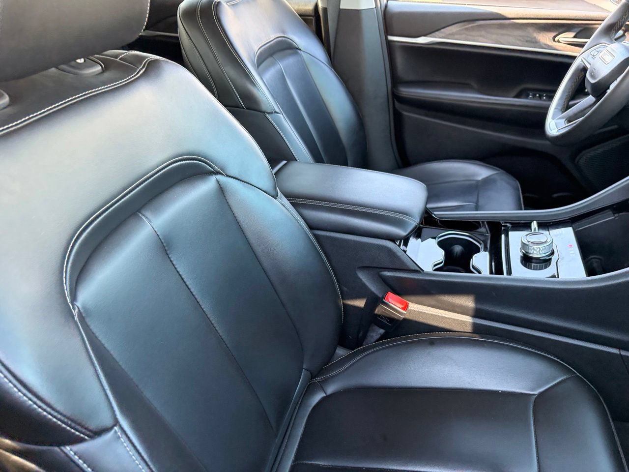 Used 2023 Jeep Grand Cherokee Limited AWD/4WD image 7