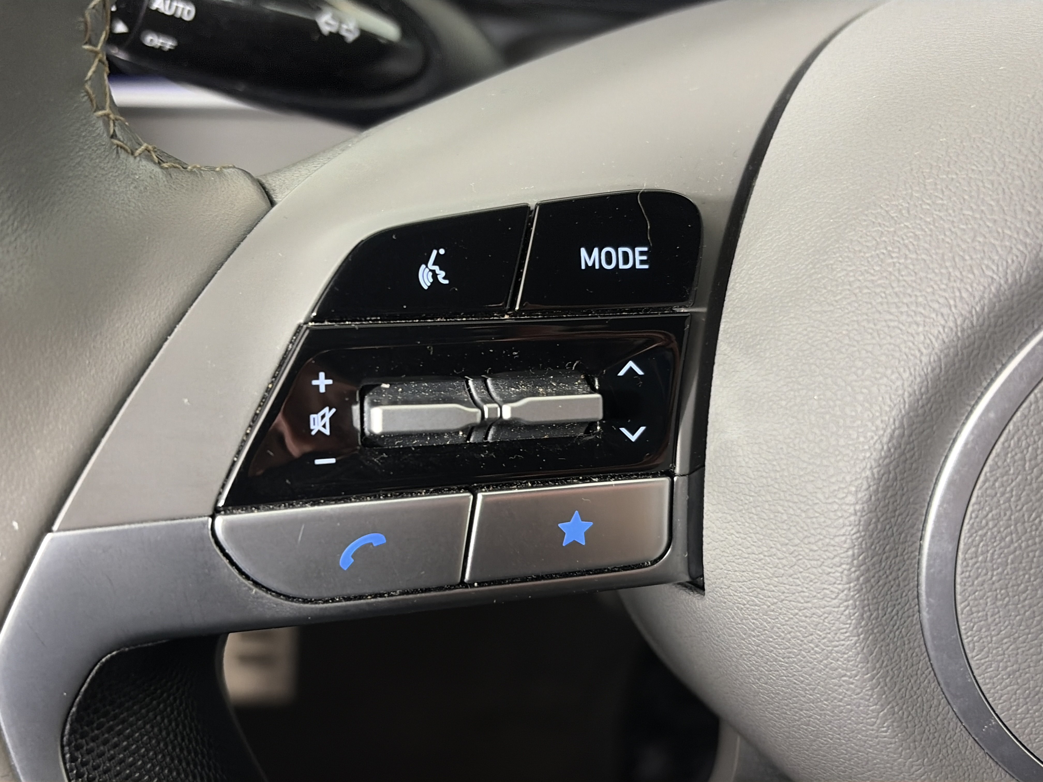 Used 2025 Hyundai Elantra SEL FWD image 34