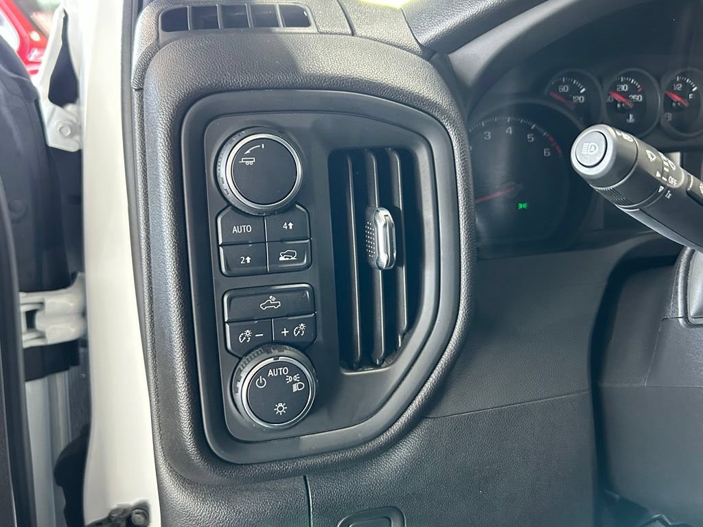 Used 2025 Chevrolet Silverado 1500 Custom w/ Turbomax Blackout Package AWD/4WD image 27