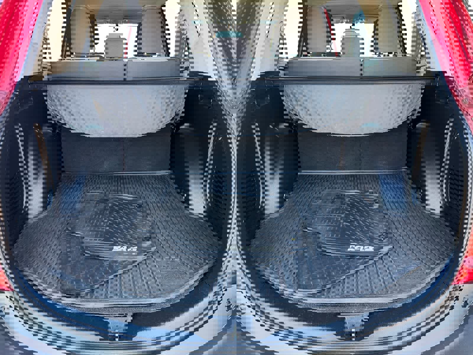 Used 2014 Toyota RAV4 XLE AWD/4WD image 4